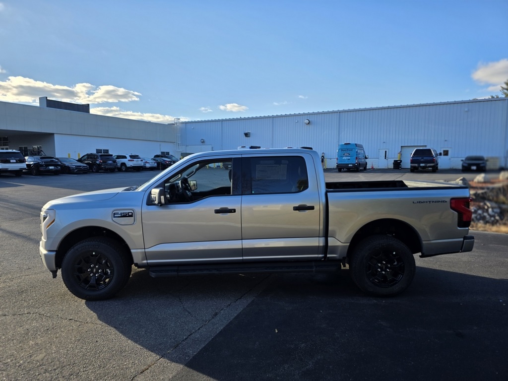 2025 Ford F-150 Lightning XLT photo 4