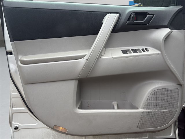 2013 Toyota Highlander Base Plus photo 9