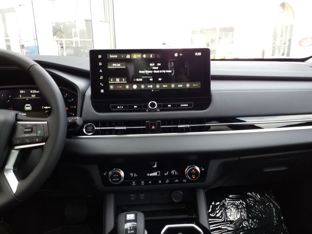 2025 Mitsubishi Outlander SE photo 13