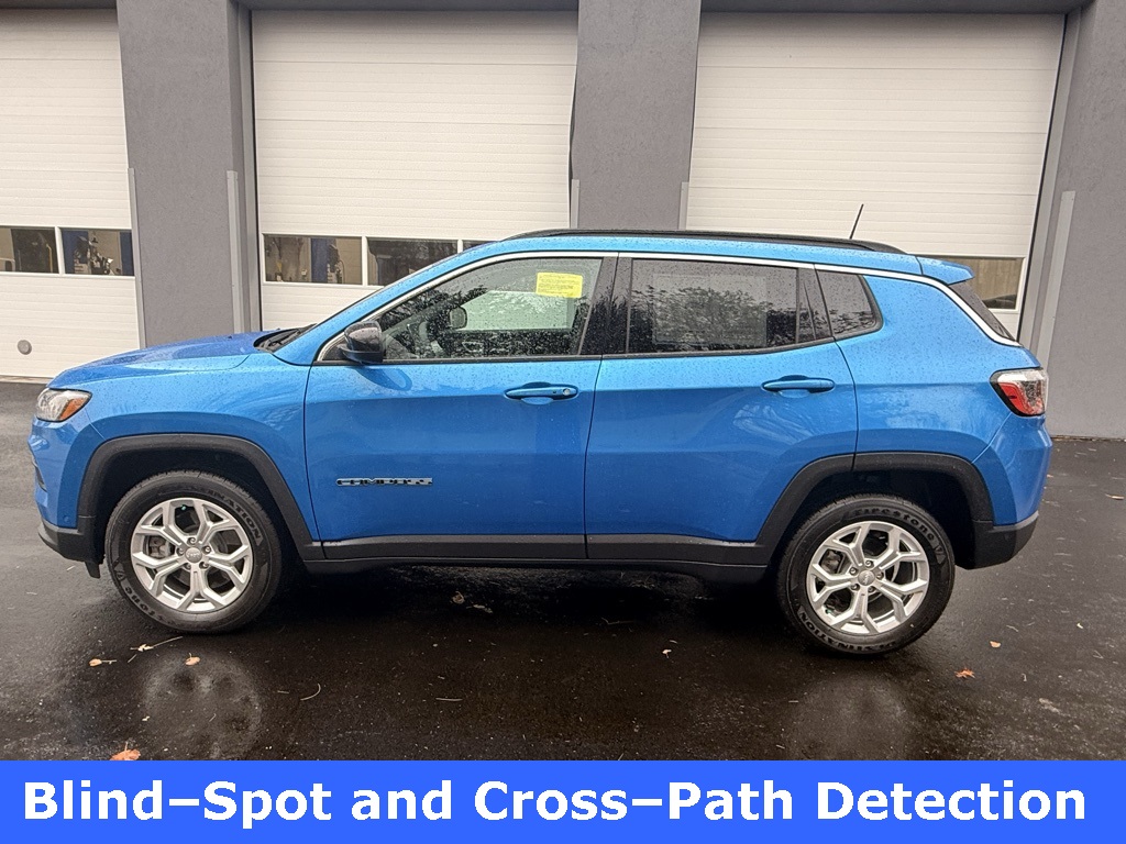 2024 Jeep Compass Latitude photo 2