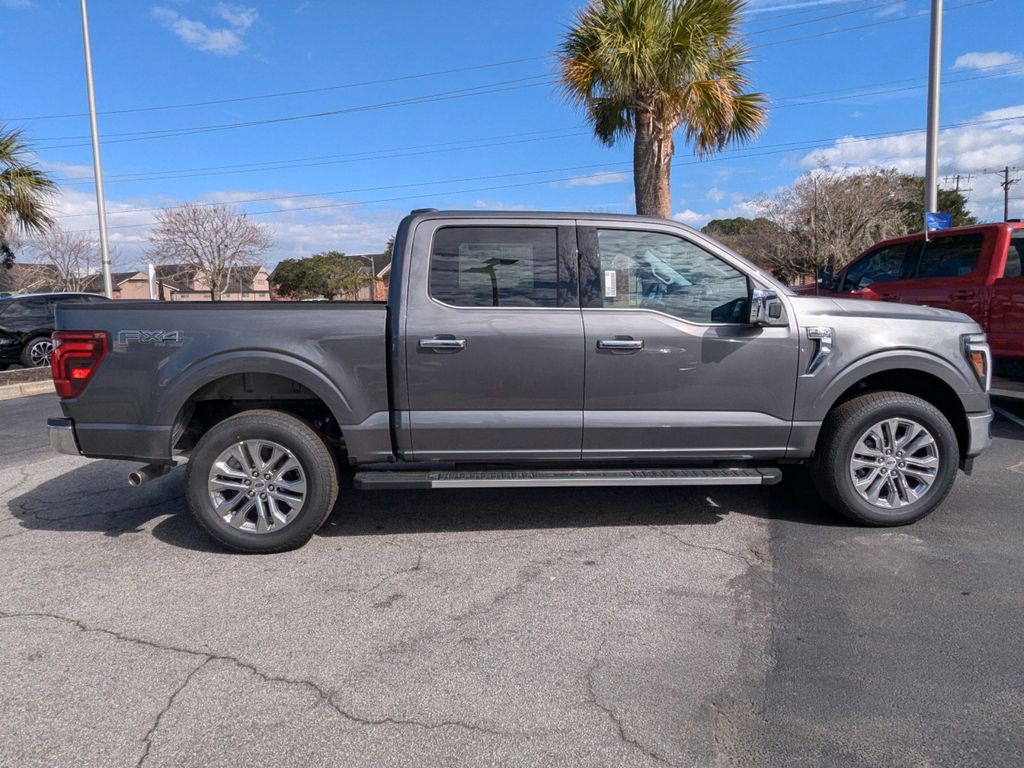 2025 Ford F-150 Lariat photo 3