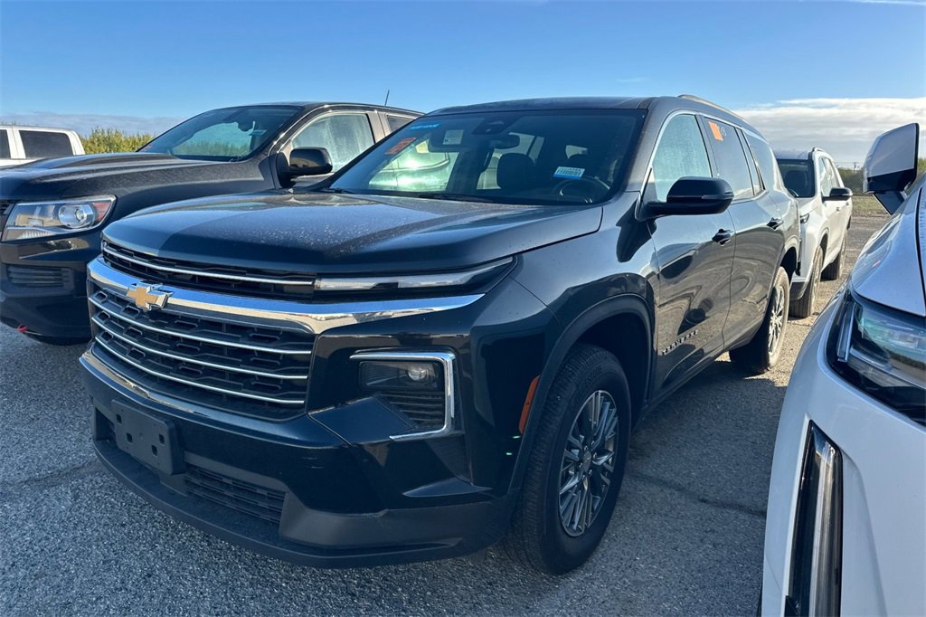 2025 Chevrolet Traverse photo 2