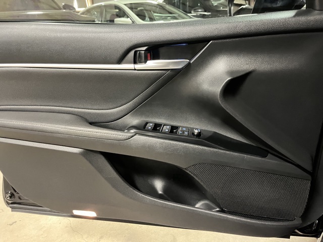 2018 Toyota Camry XSE photo 13