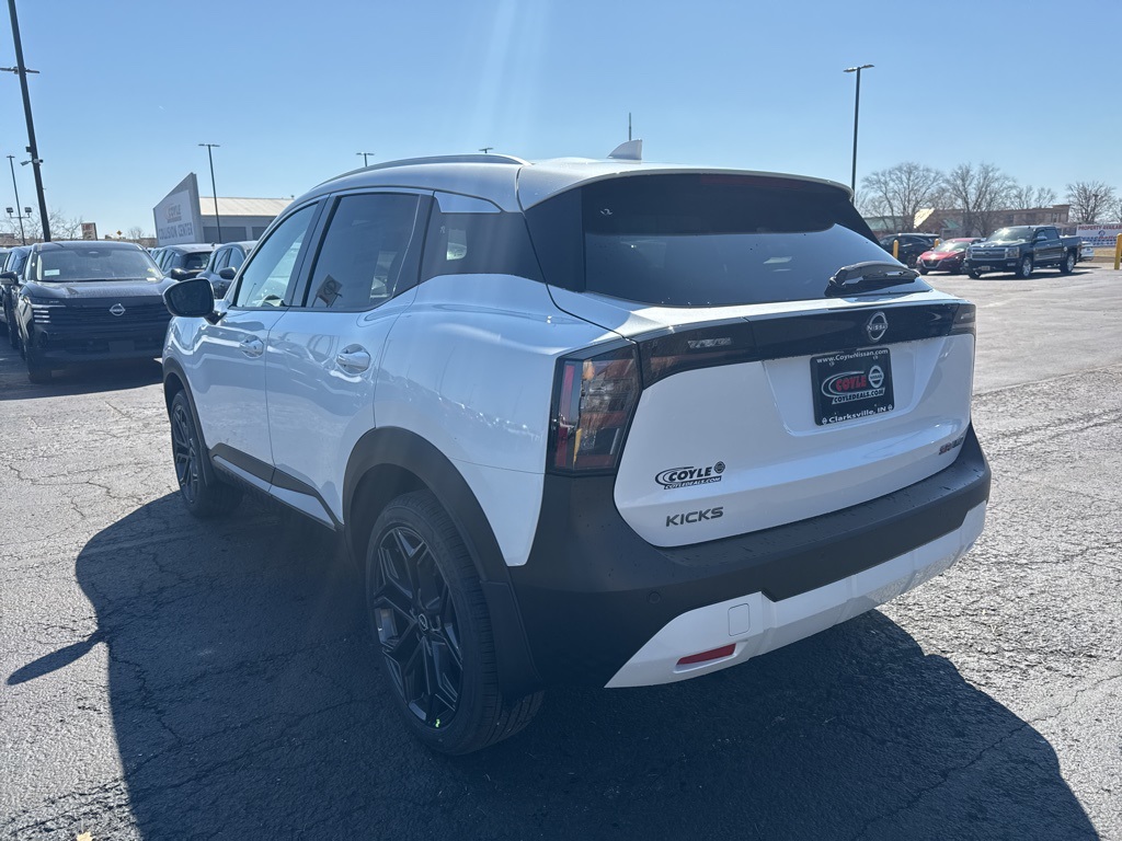 2025 Nissan Kicks SR photo 4