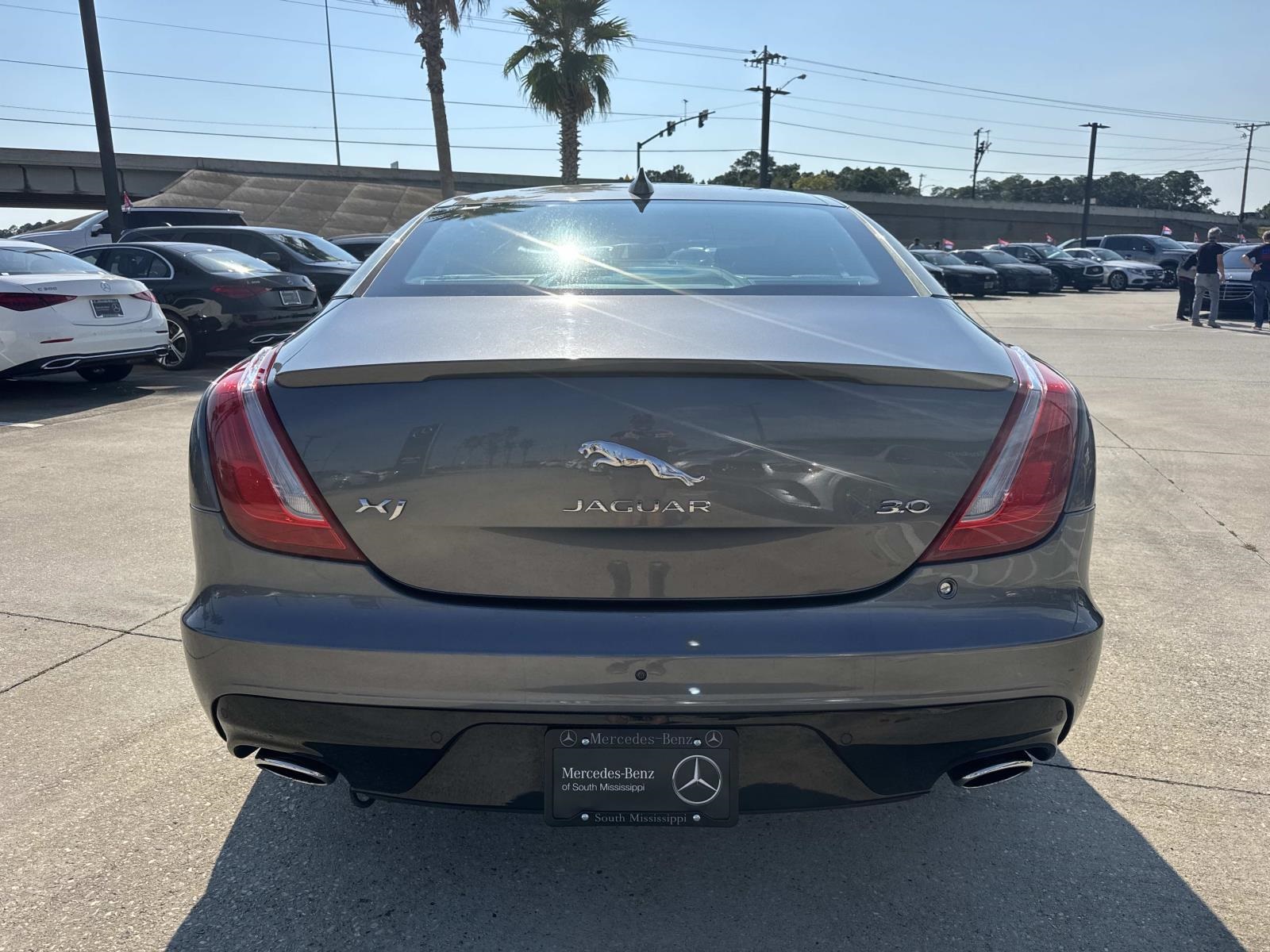 2017 Jaguar XJ R-Sport photo 5