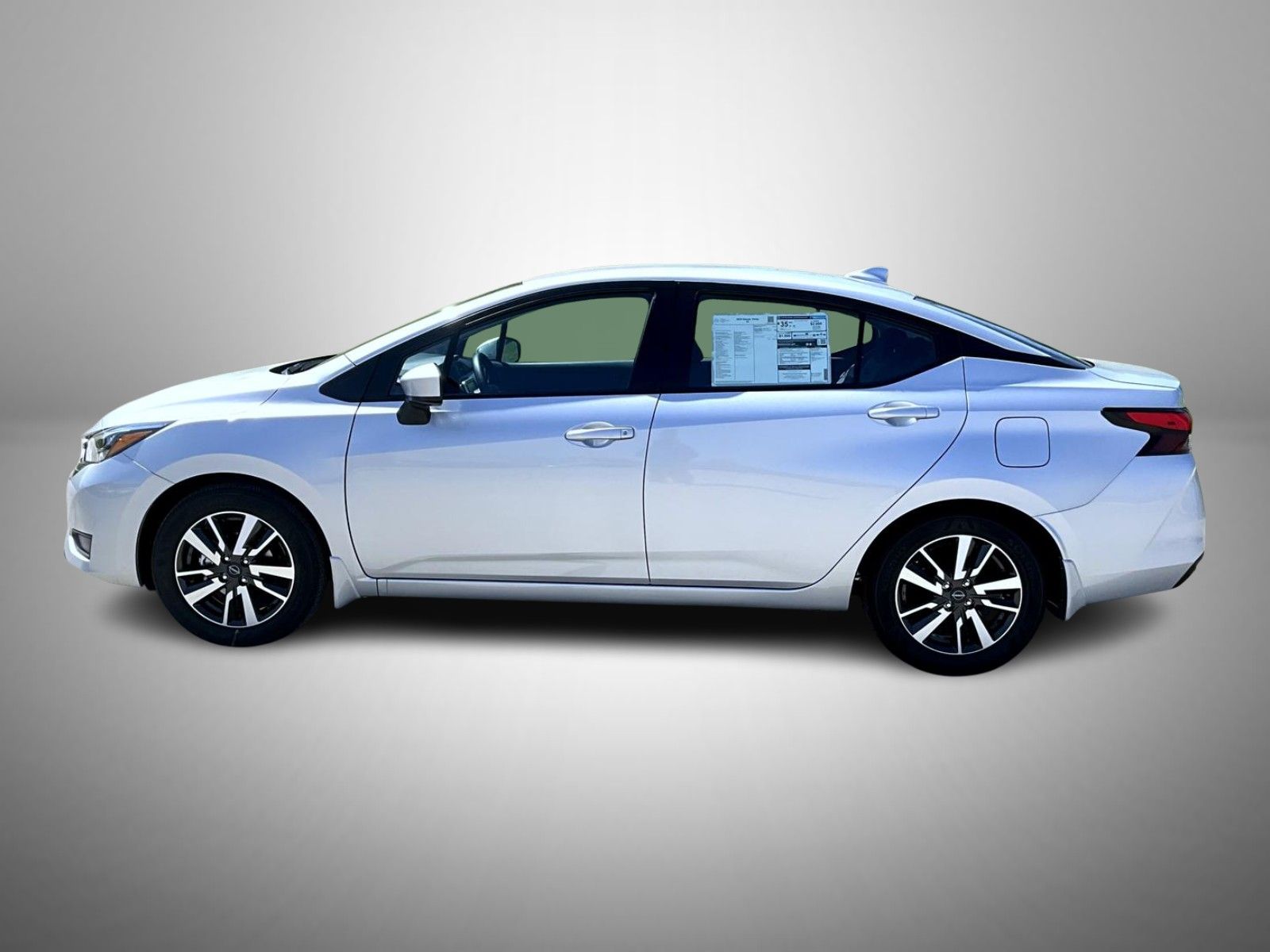 2025 Nissan Versa 1.6 SV photo 8