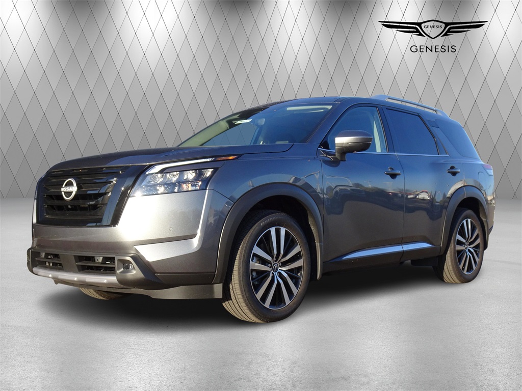 2025 Nissan Pathfinder Platinum's photo