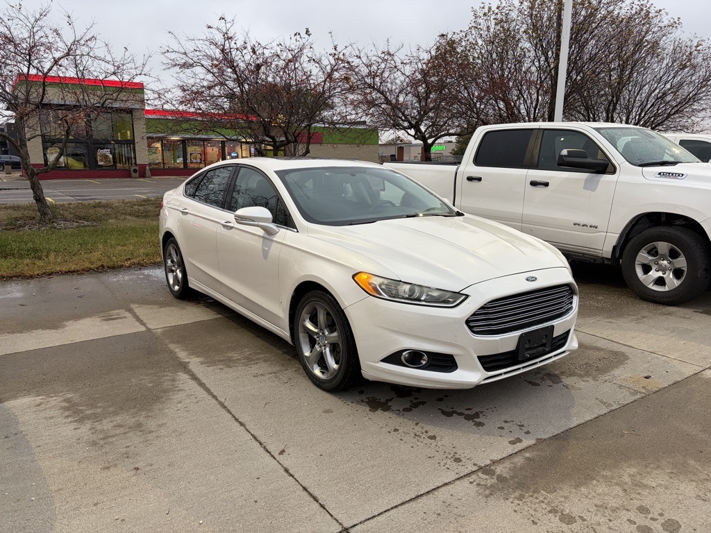 2013 Ford Fusion SE photo 2