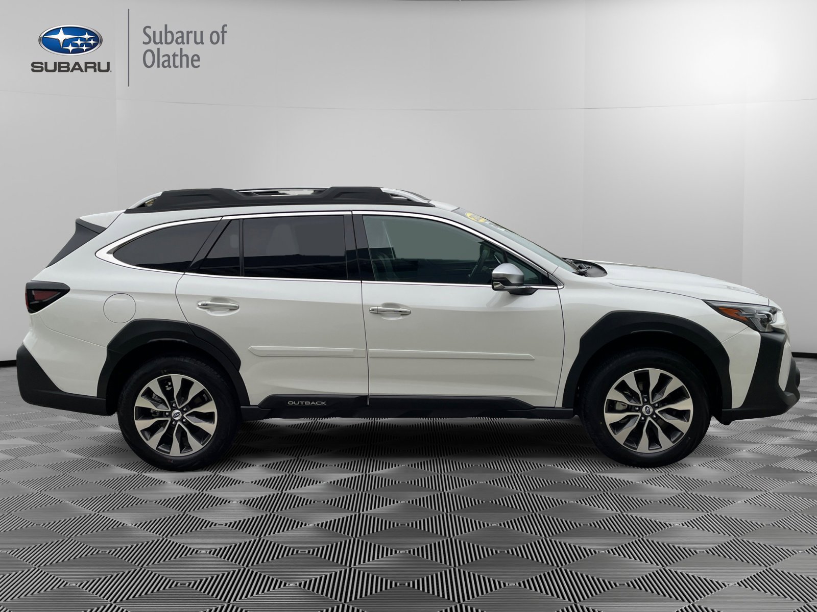 2025 Subaru Outback Touring photo 12