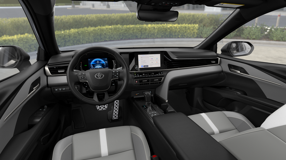 2025 Toyota Camry SE photo 13