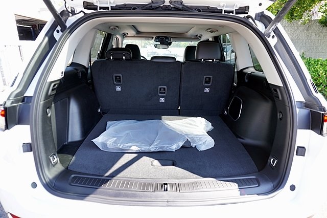 New 2023 Bright White Clear-Coat Exterior Paint Jeep 4xe image 16