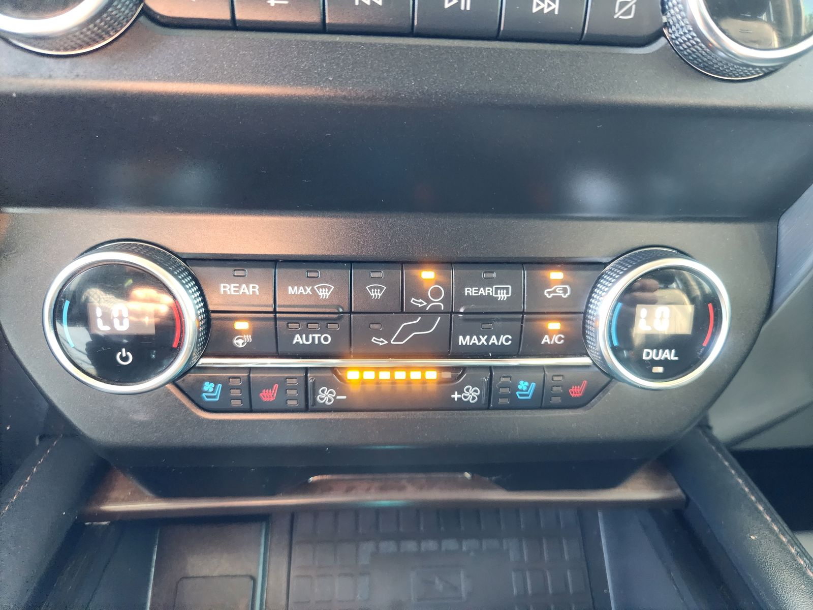 2020 Ford Expedition Platinum photo 19