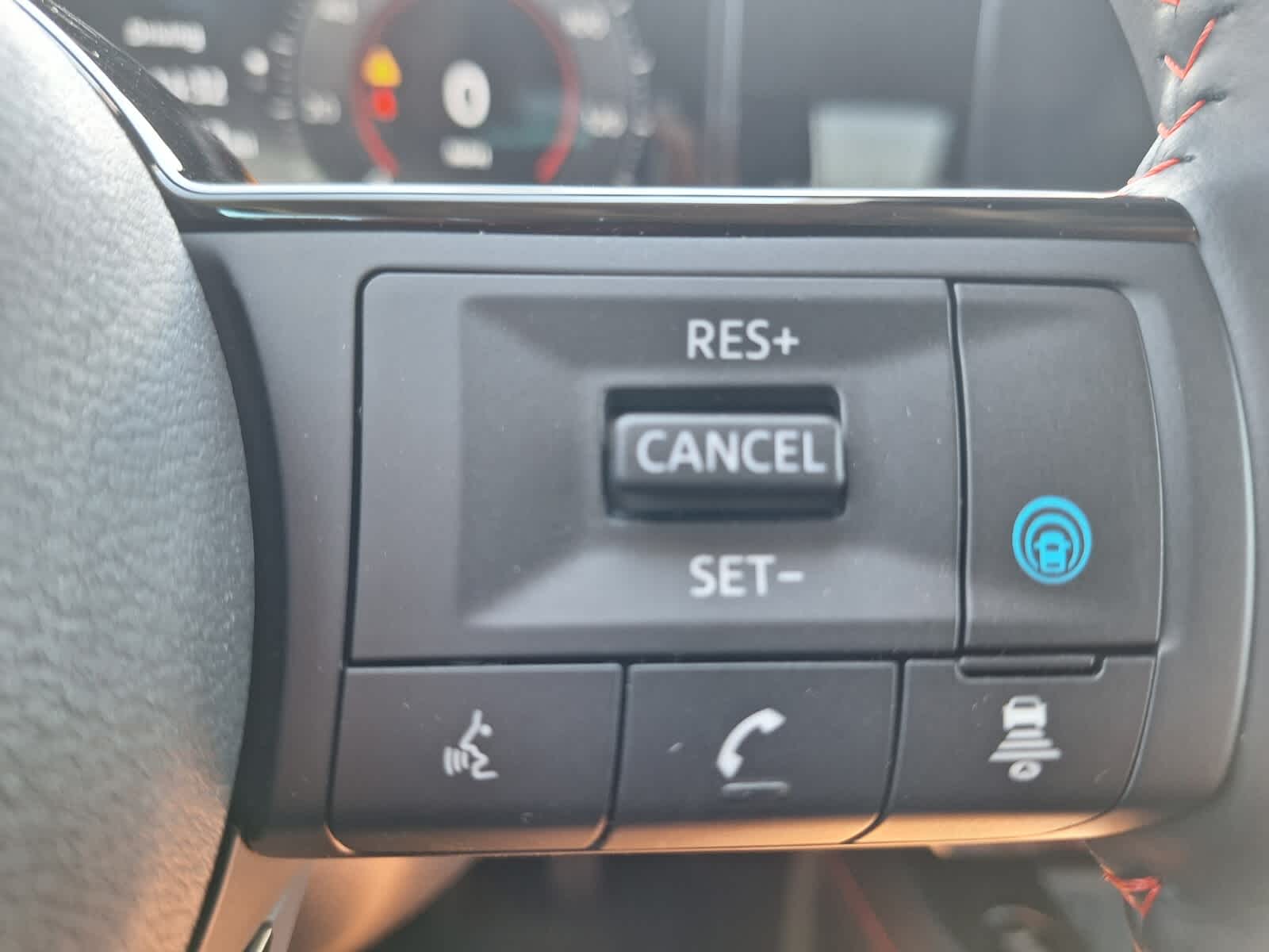 2025 Nissan Kicks SR photo 14