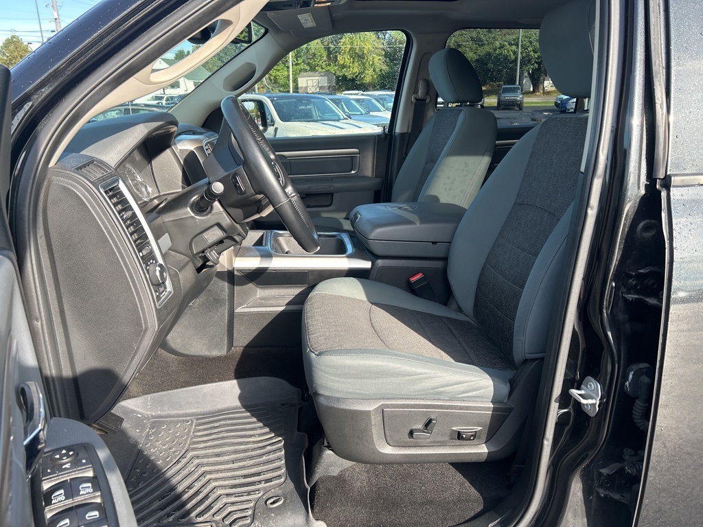 2017 Ram 1500 Big Horn photo 4