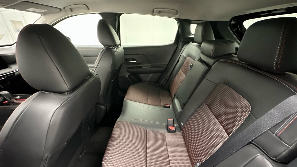 2025 Nissan Kicks SR photo 8