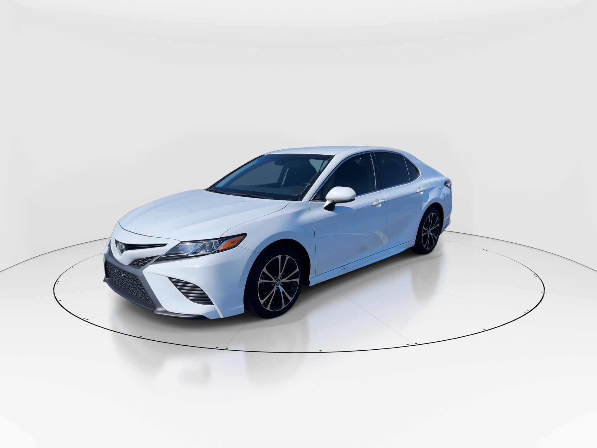 2018 Toyota Camry SE XLE photo 4