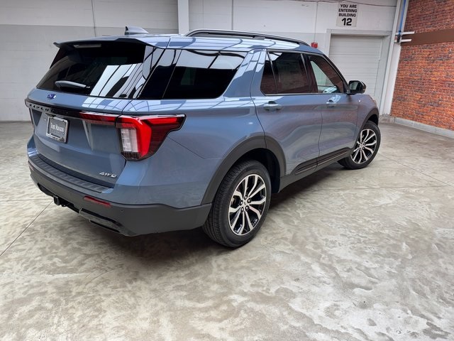 2025 Ford Explorer ST-Line photo 5