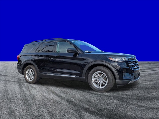 2025 Ford Explorer photo 2