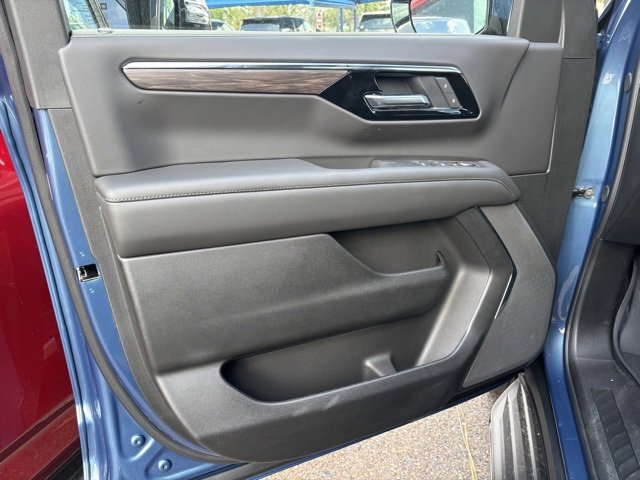 2025 Chevrolet Tahoe LS photo 12