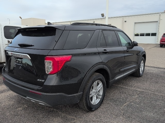2023 Ford Explorer XLT photo 2