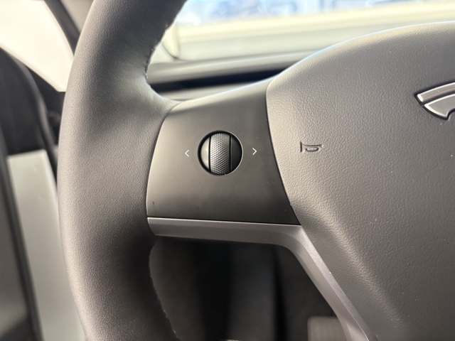 2023 Tesla Model Y Long Range photo 13
