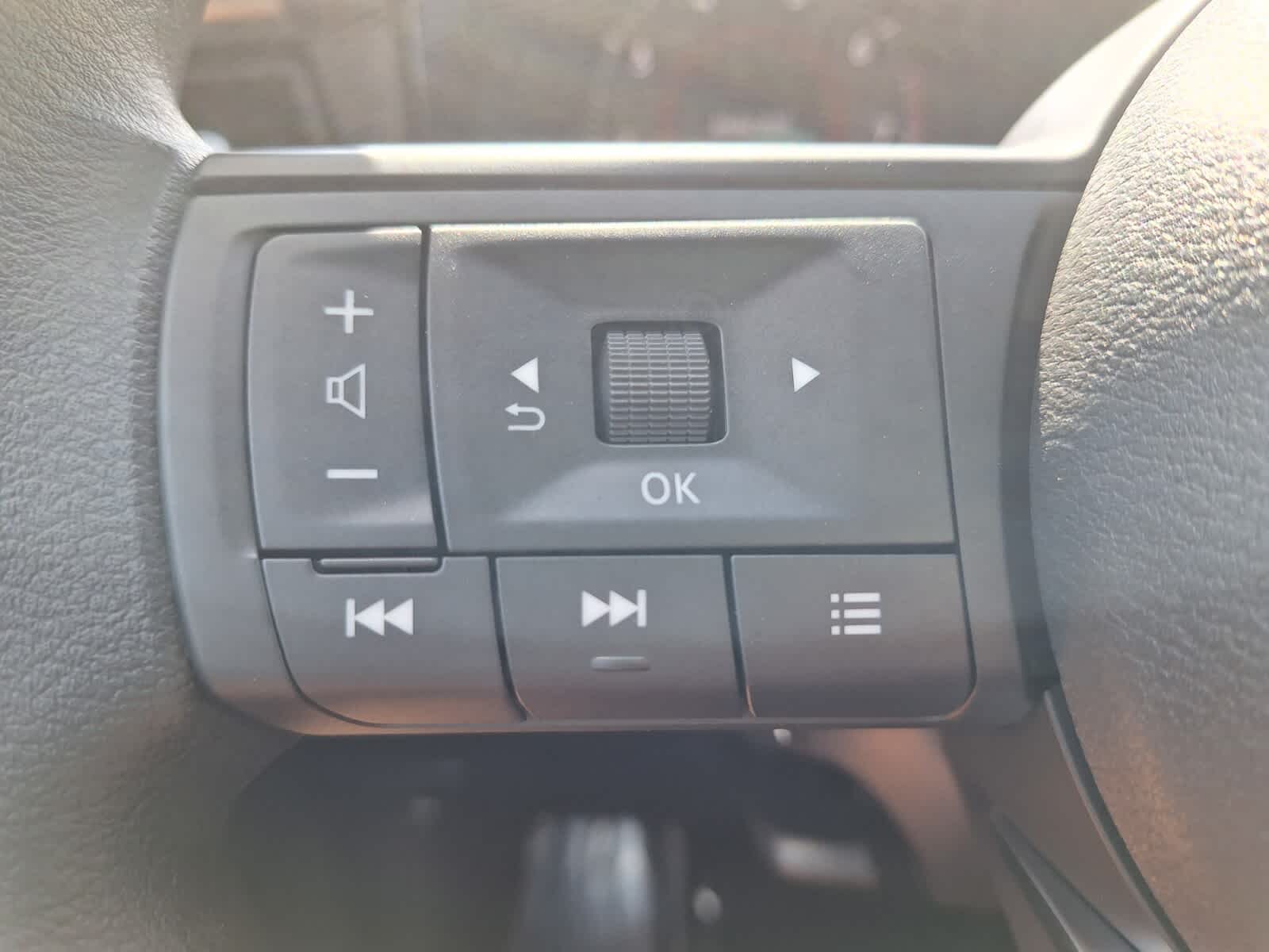 2026 Nissan Kicks SV photo 13