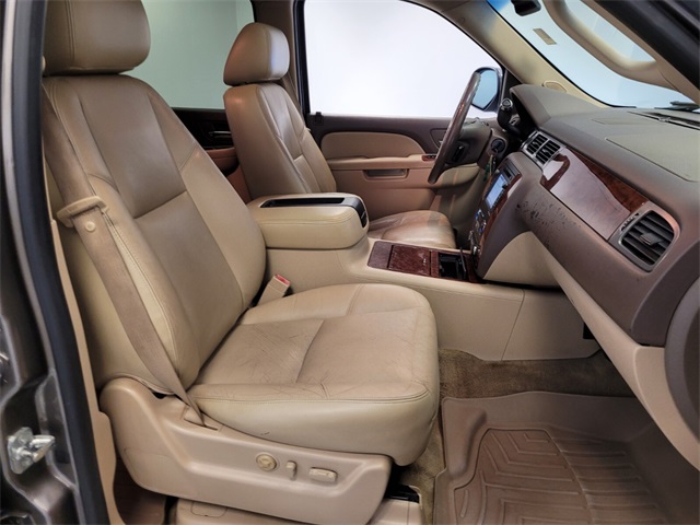 2012 Chevrolet Suburban 1500 LTZ photo 13