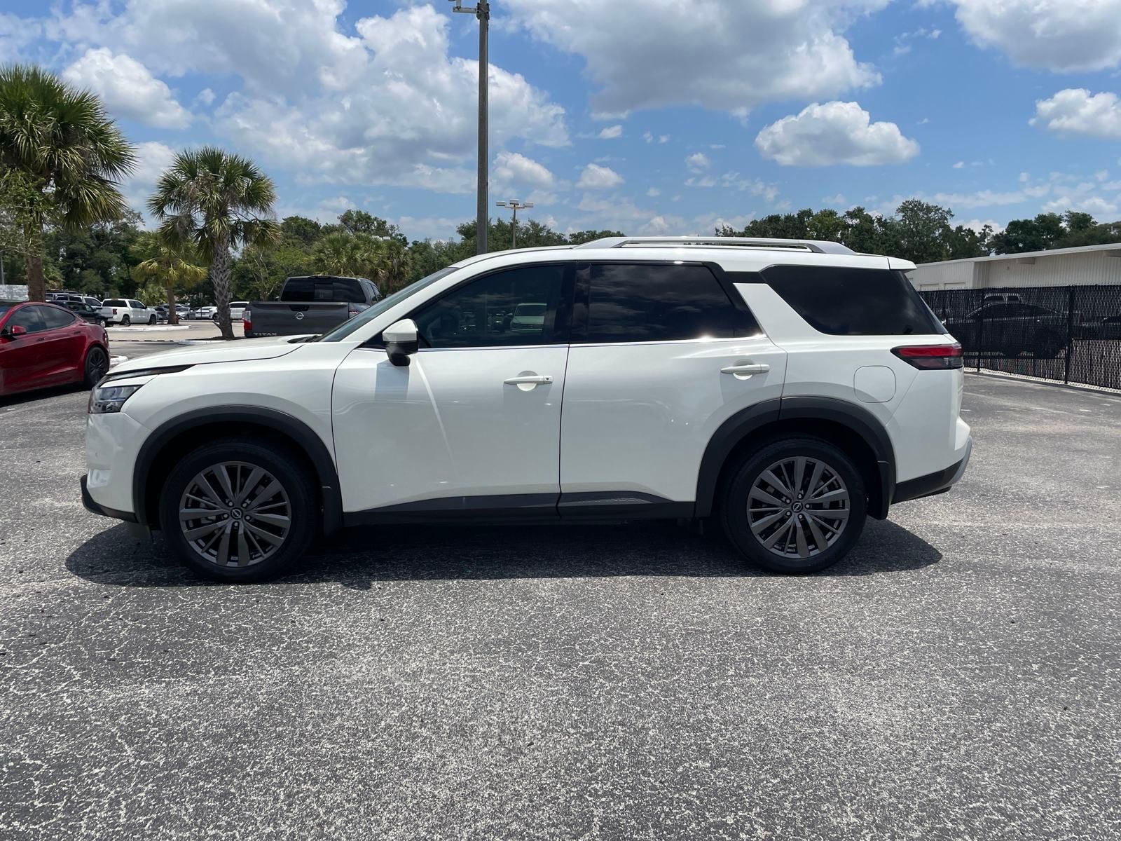2024 Nissan Pathfinder SL photo 4