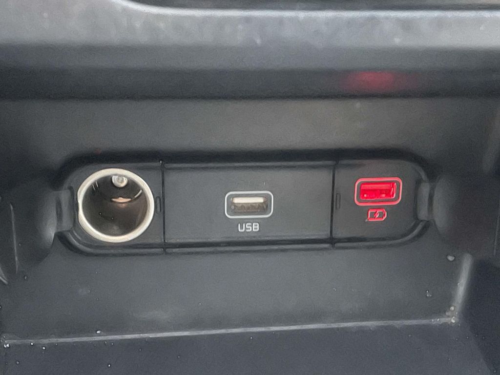 2020 Kia Niro LXS photo 25