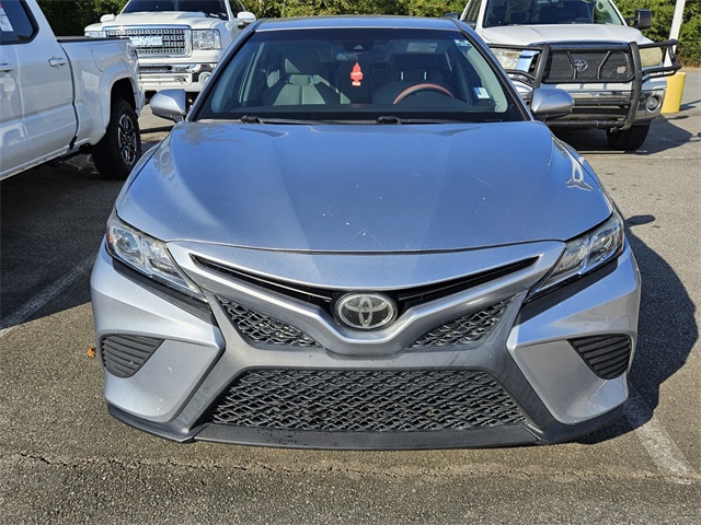 2018 Toyota Camry SE photo 2
