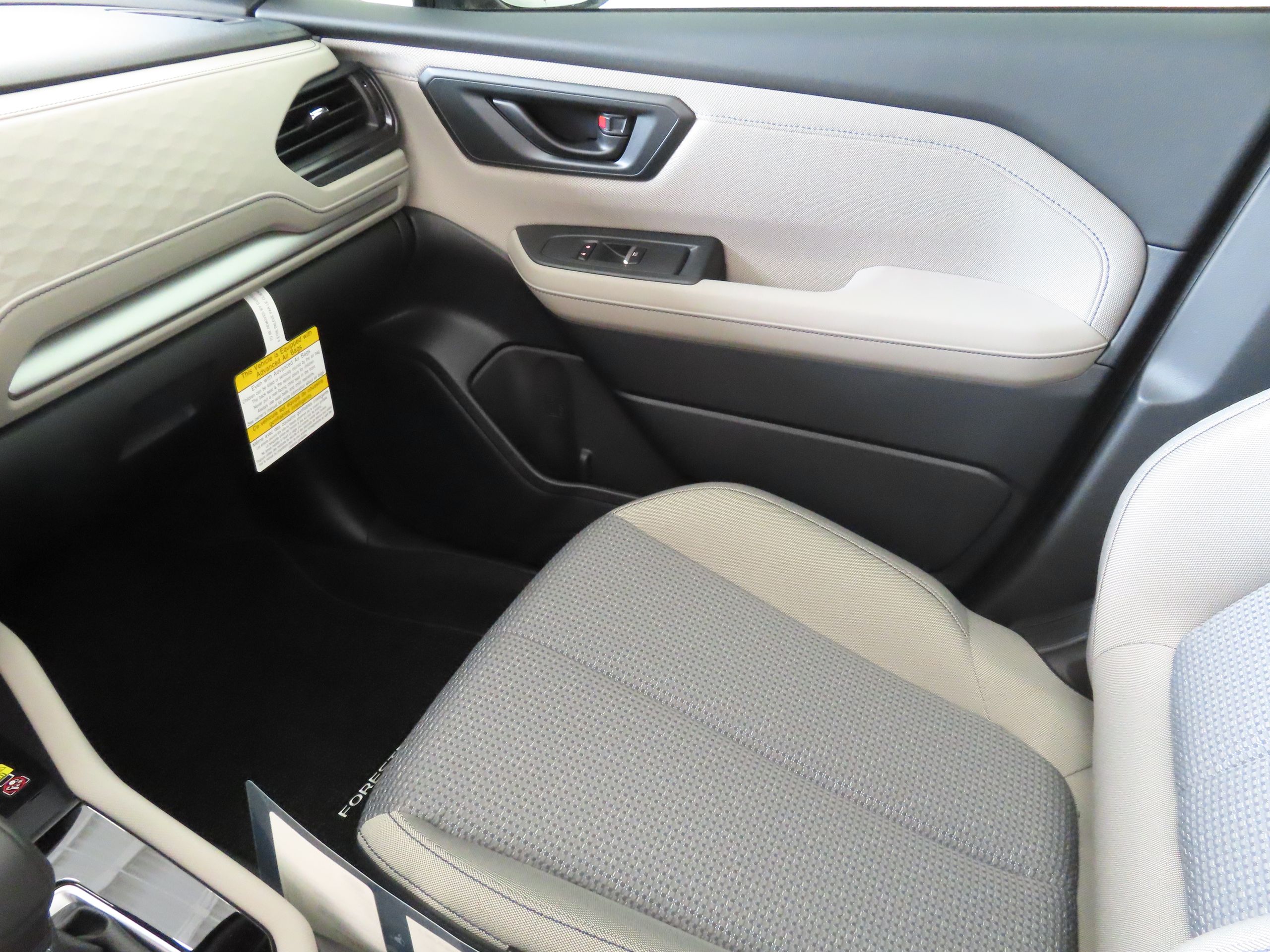 2025 Subaru Forester Premium Base photo 17