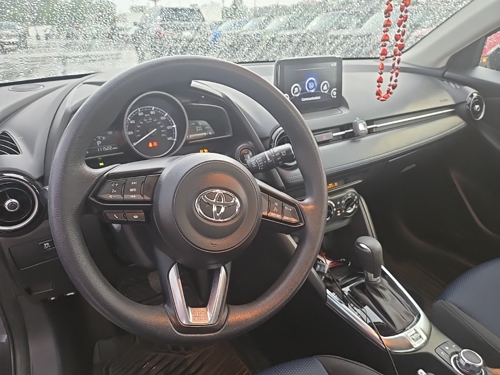 2020 Toyota Yaris LE photo 4