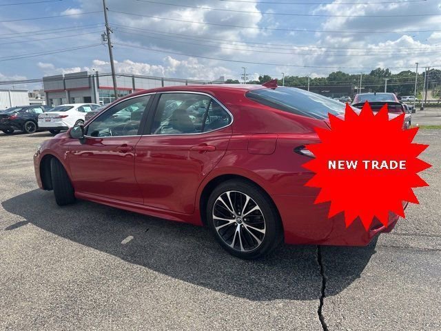 2019 Toyota Camry SE photo 14