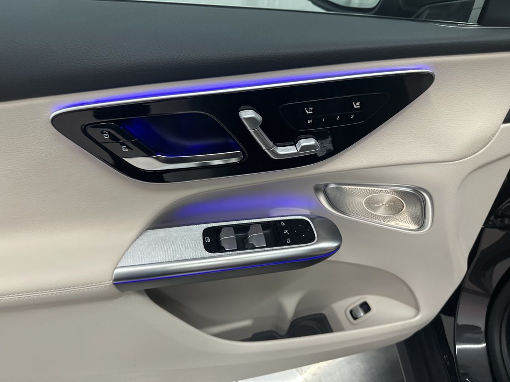2026 Mercedes Benz GLC 300 photo 11
