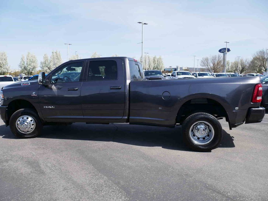 2024 Ram 3500 Laramie photo 18