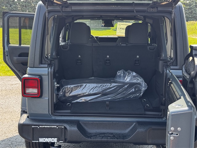 2025 Jeep Wrangler Sport S photo 11