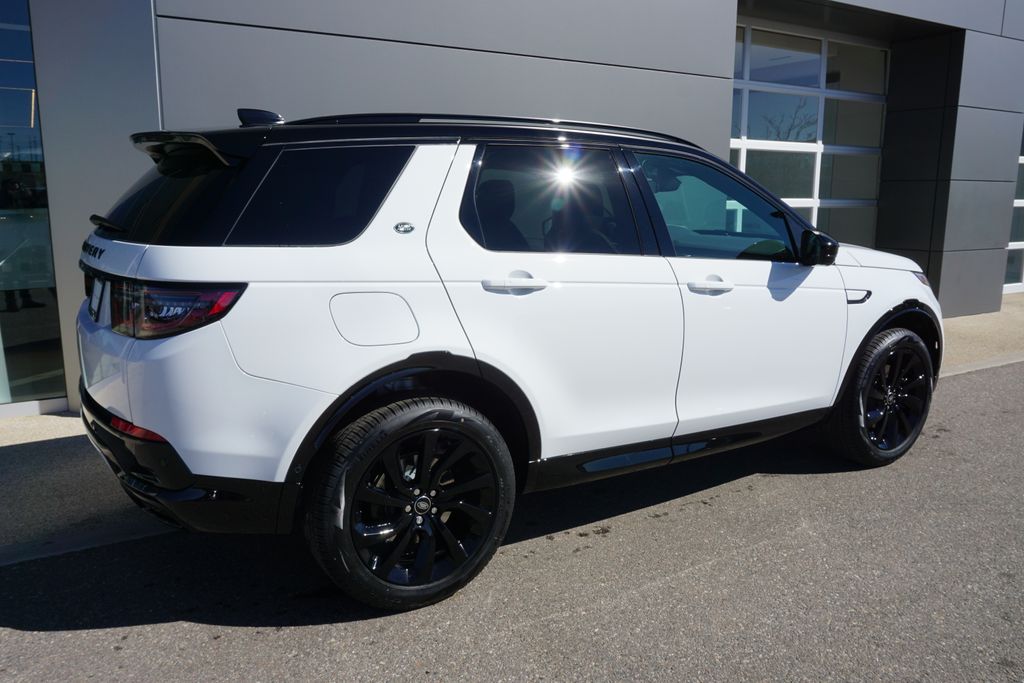 2025 Land Rover Discovery Sport SE photo 4