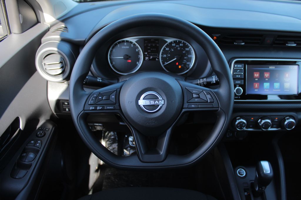 2025 Nissan Kicks Play S photo 18