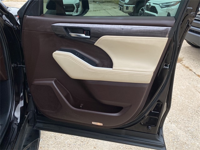 2021 Toyota Highlander Platinum photo 10