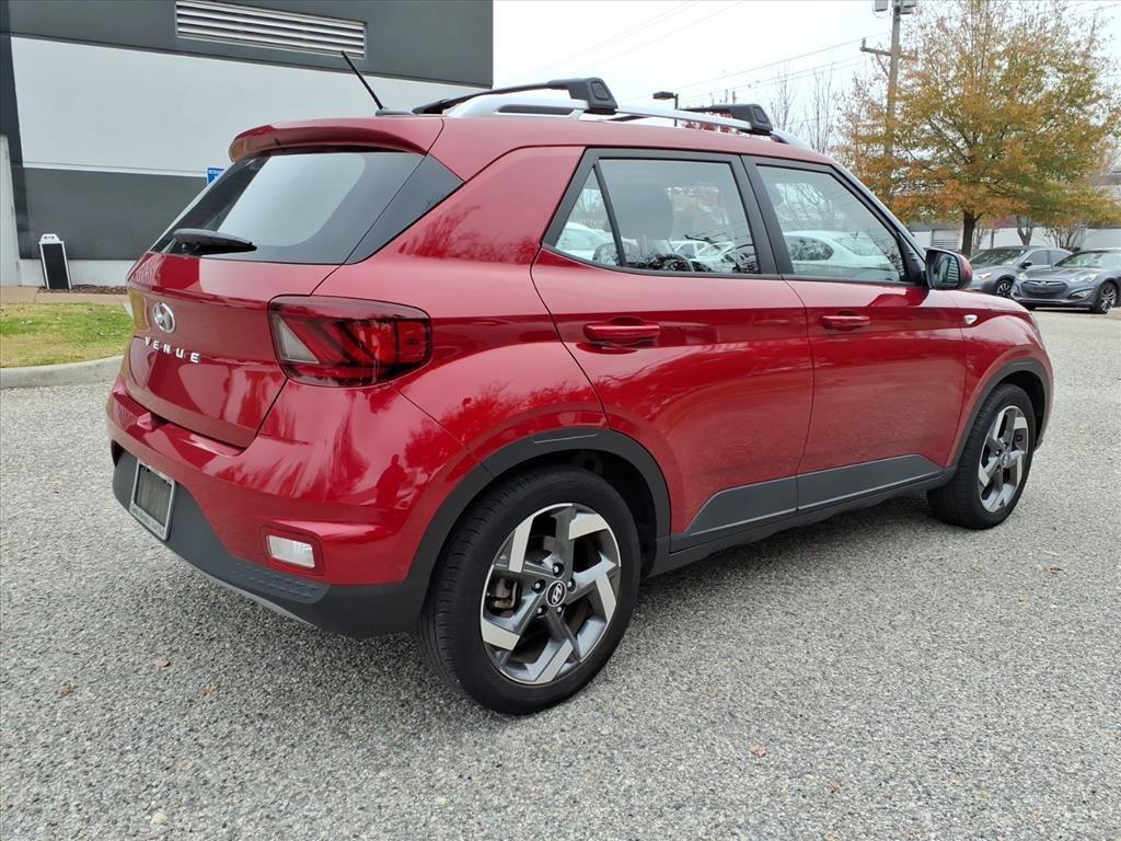 2023 Hyundai Venue Limited photo 3