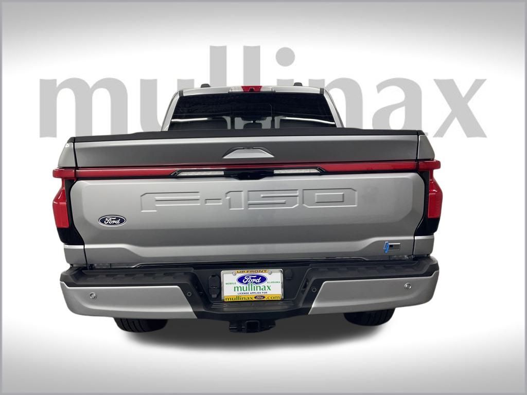 2025 Ford F-150 Lightning Lariat photo 3