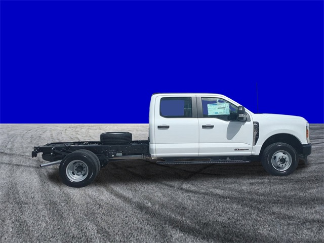 2026 Ford F-350 photo 3