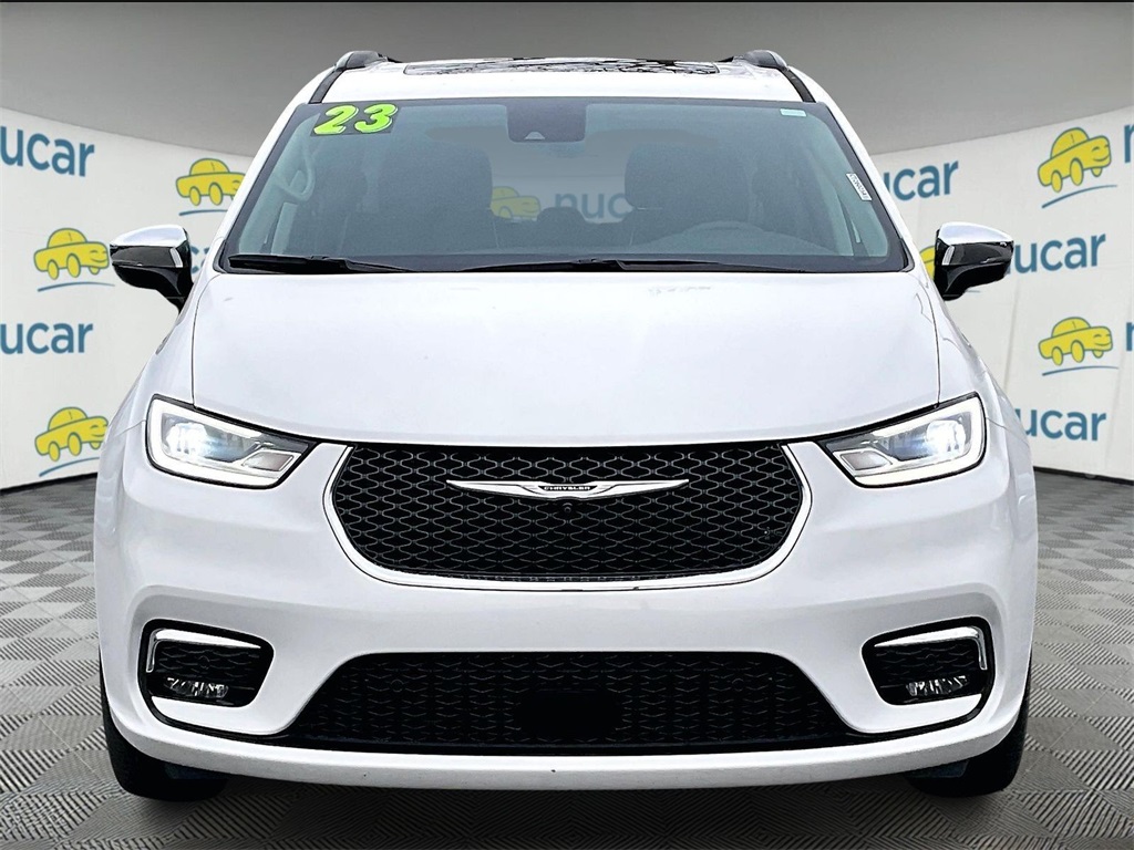 2023 Chrysler Pacifica Limited photo 2