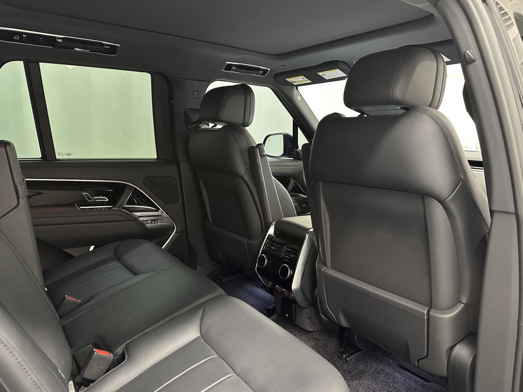 2023 Land Rover Range Rover SE photo 19