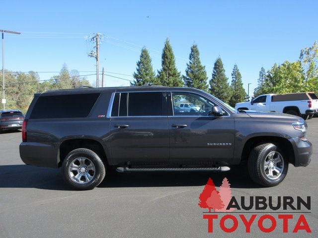 2017 Chevrolet Suburban LT photo 2
