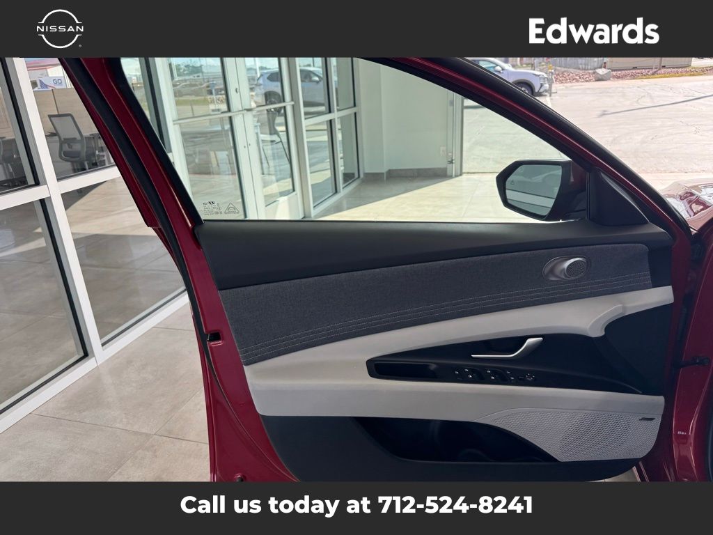 2024 Hyundai Elantra Limited photo 16