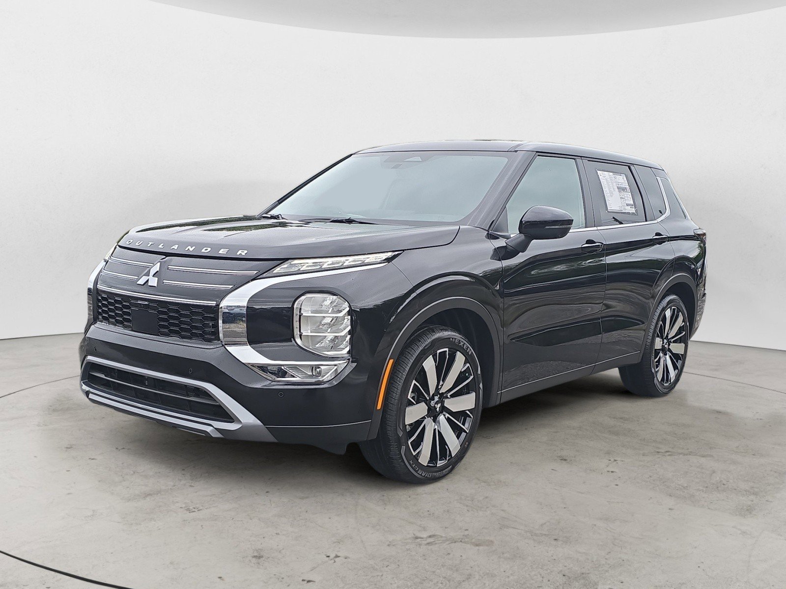 2025 Mitsubishi Outlander SE photo 4