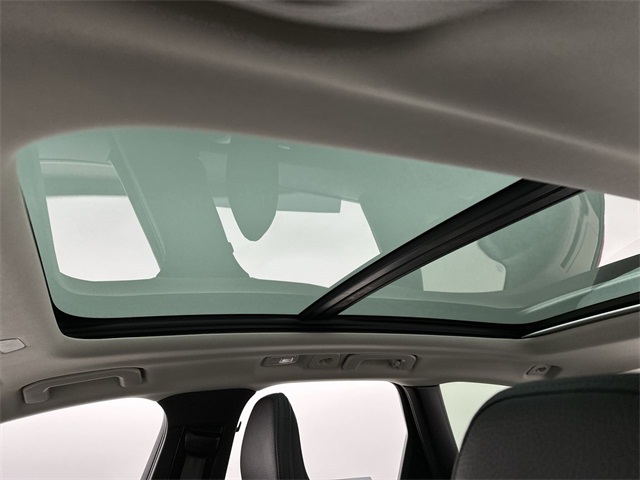 2025 Volvo XC60 B5 Plus photo 13