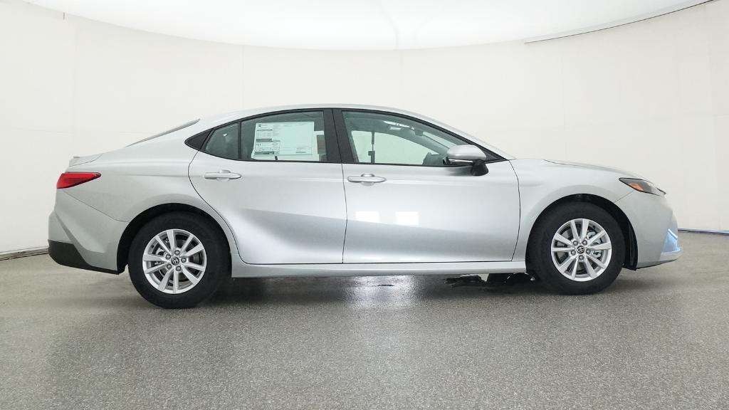 2025 Toyota Camry LE photo 24