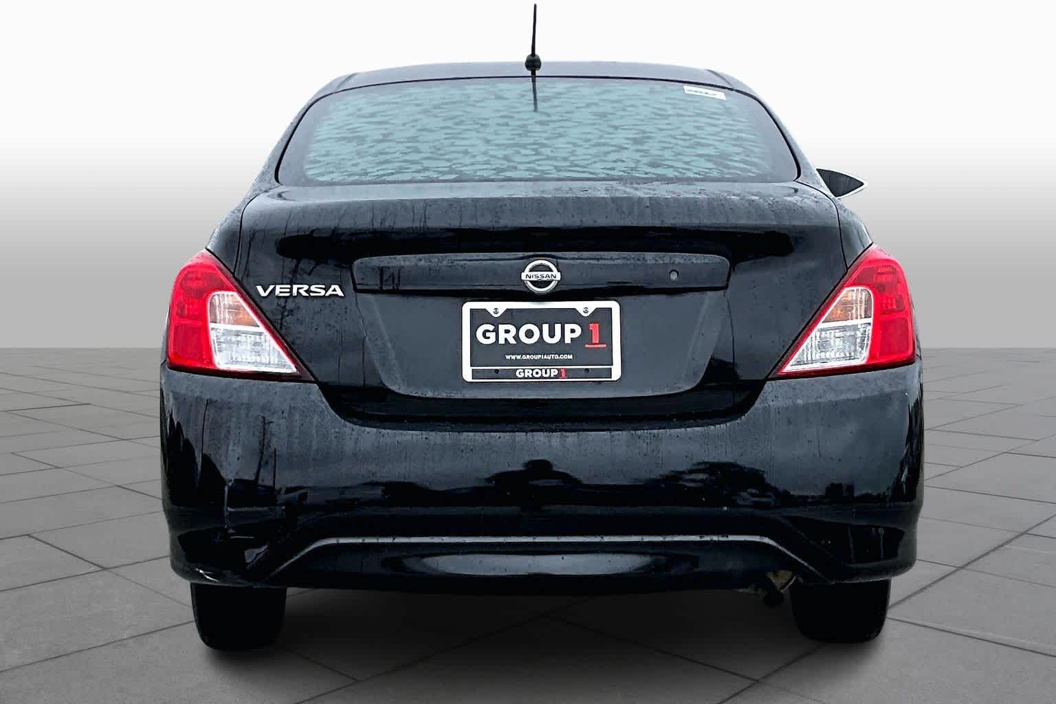 2017 Nissan Versa S photo 4